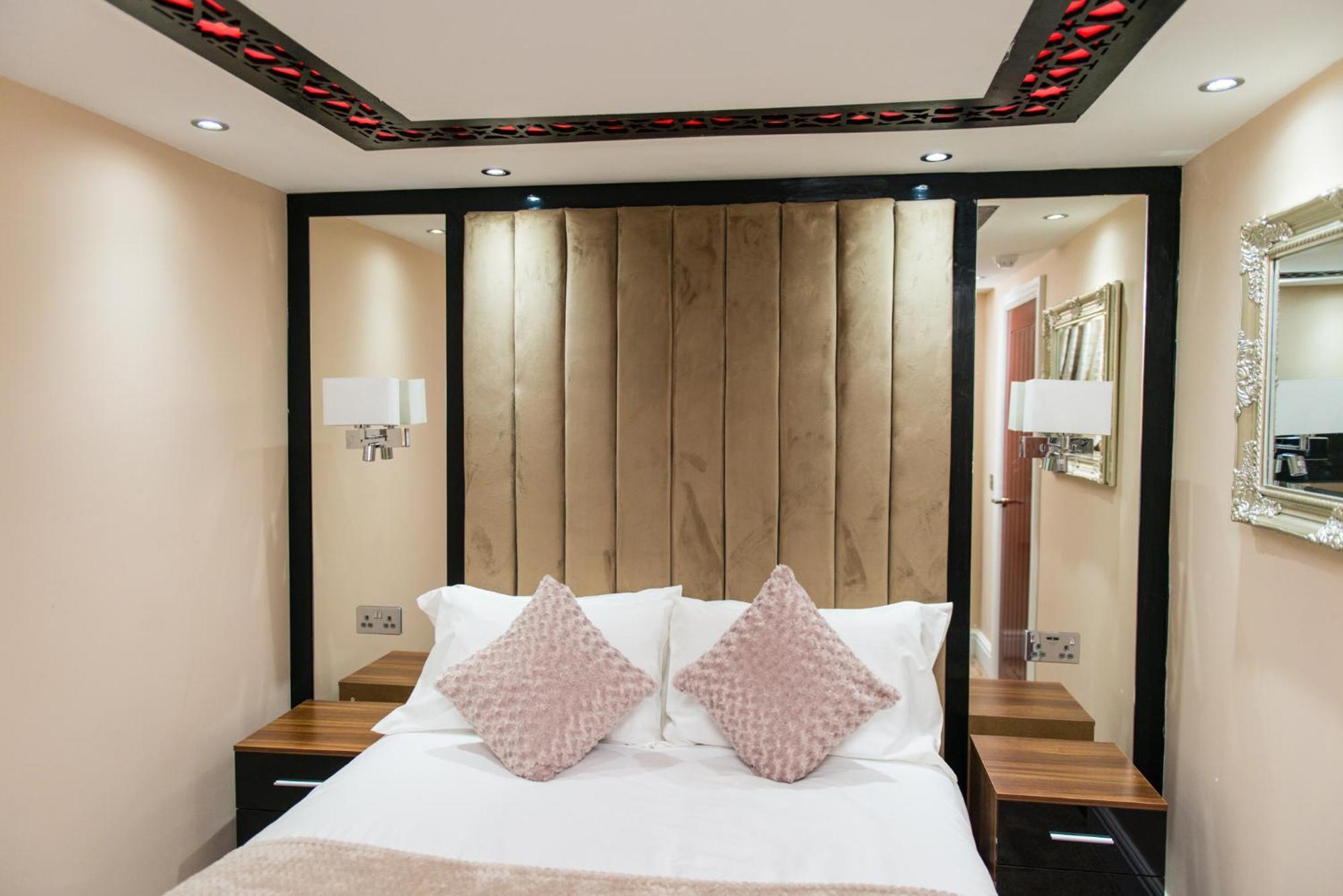 Aphrodite Suites Huddersfield Habitación foto