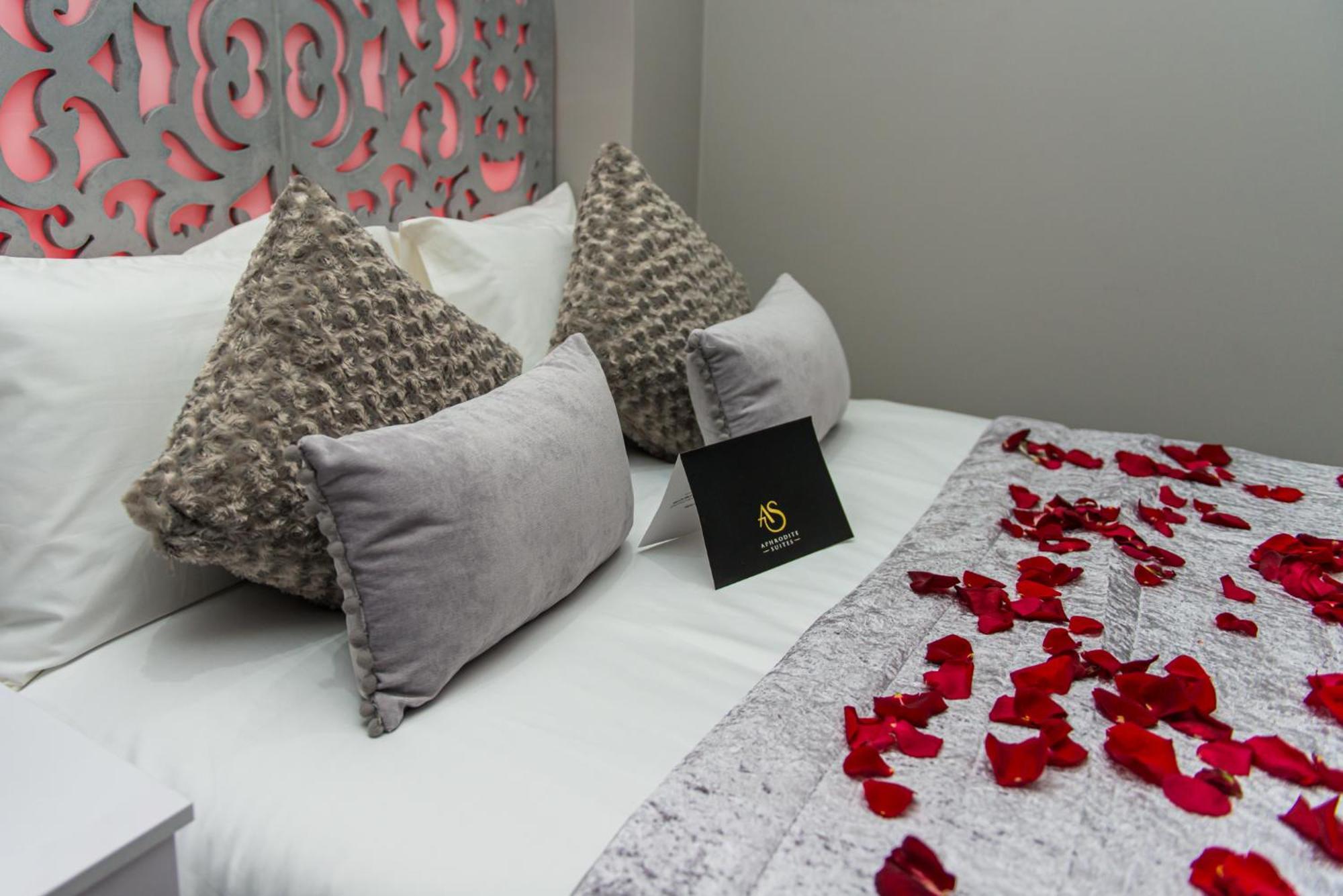 Aphrodite Suites Huddersfield Habitación foto