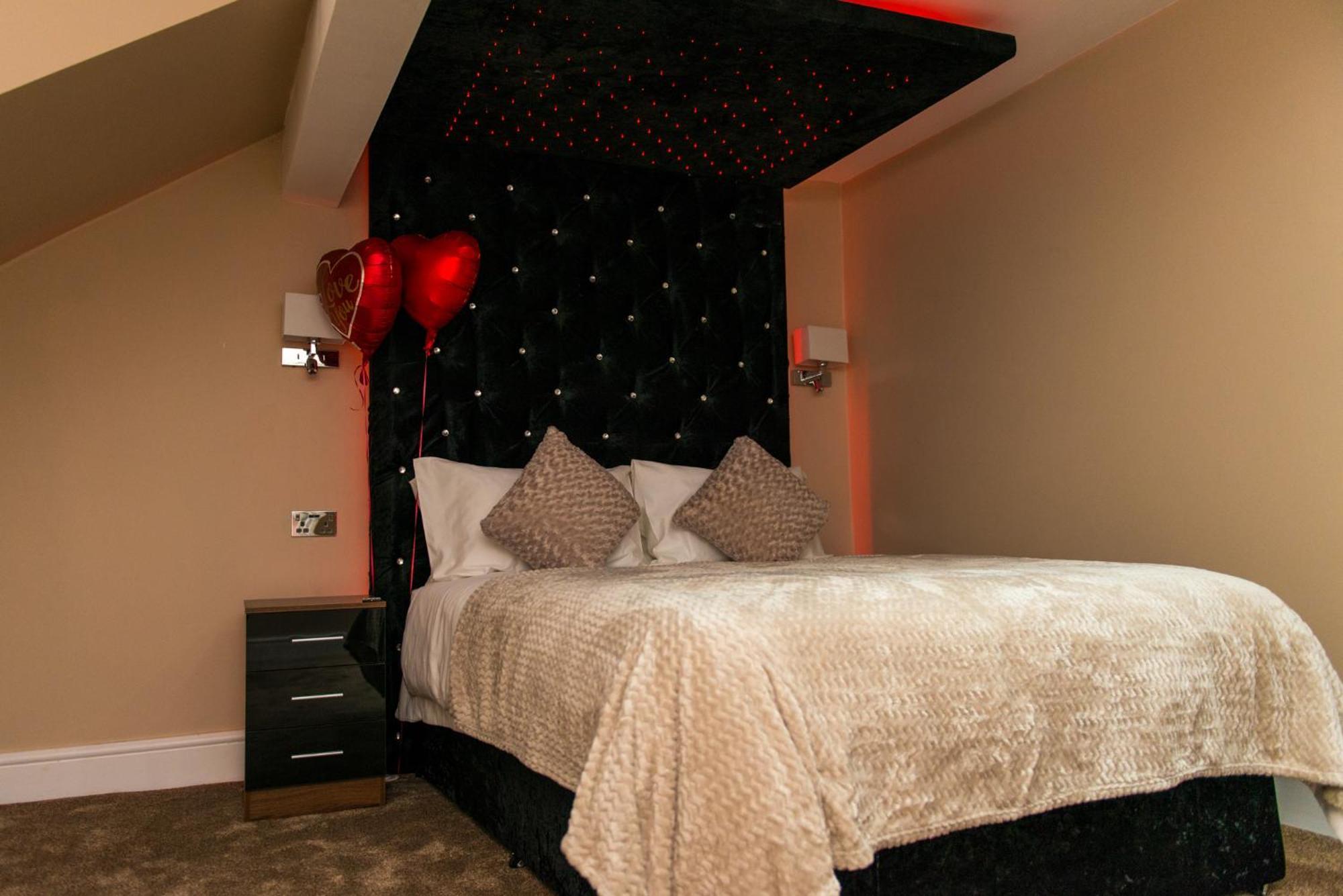 Aphrodite Suites Huddersfield Exterior foto