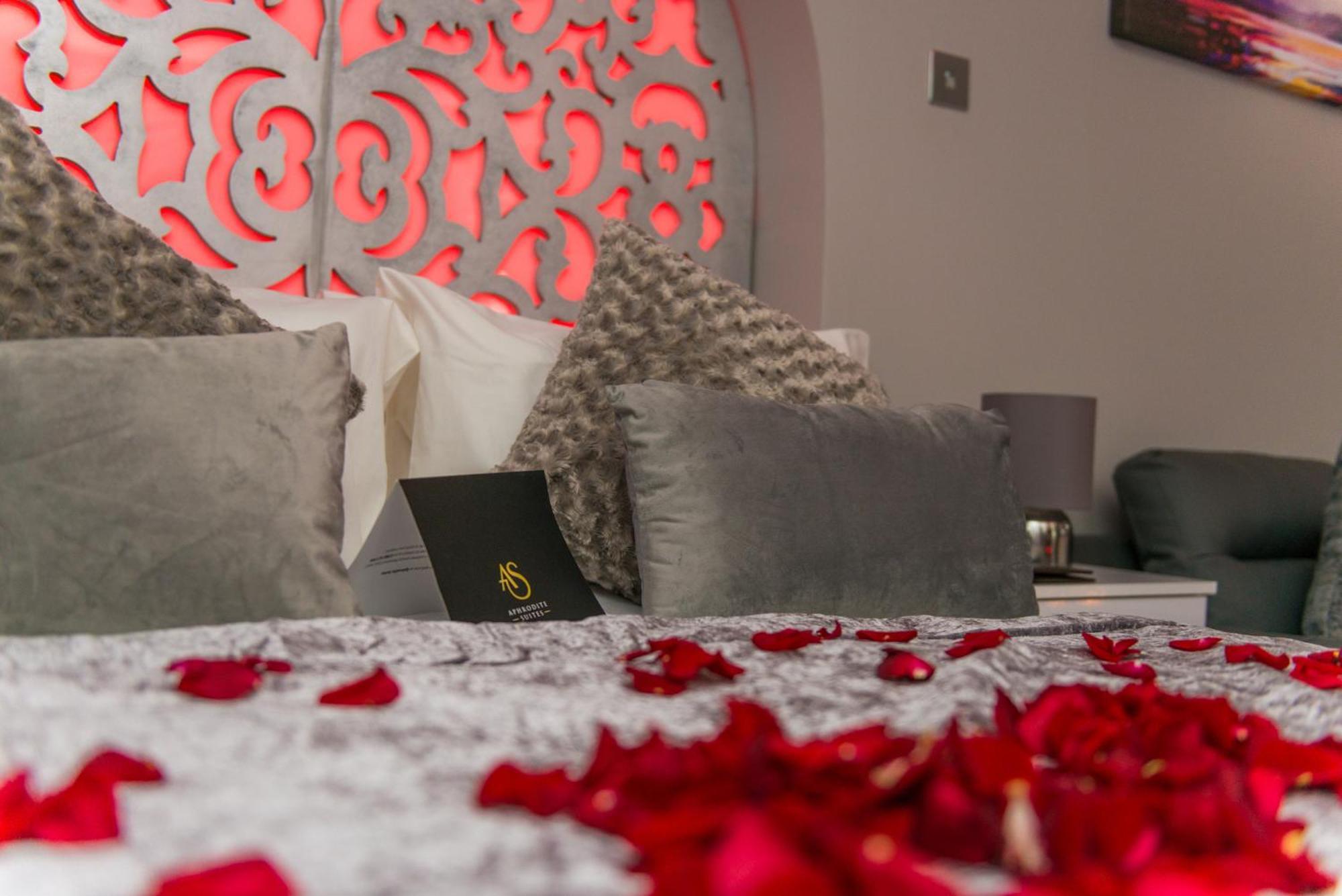 Aphrodite Suites Huddersfield Habitación foto