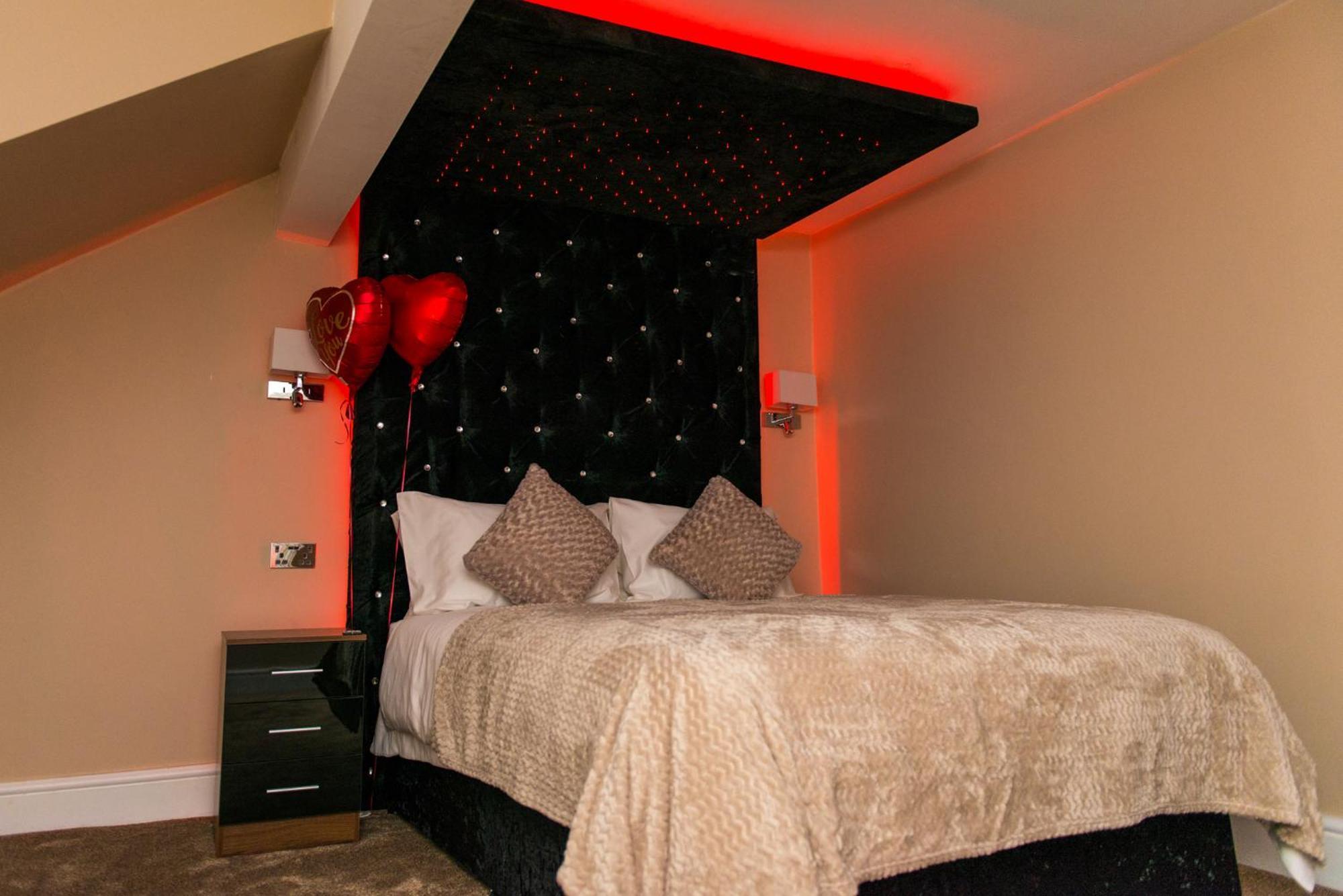 Aphrodite Suites Huddersfield Habitación foto