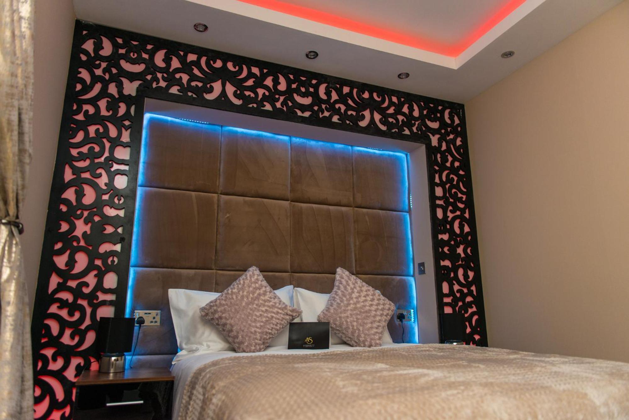 Aphrodite Suites Huddersfield Exterior foto