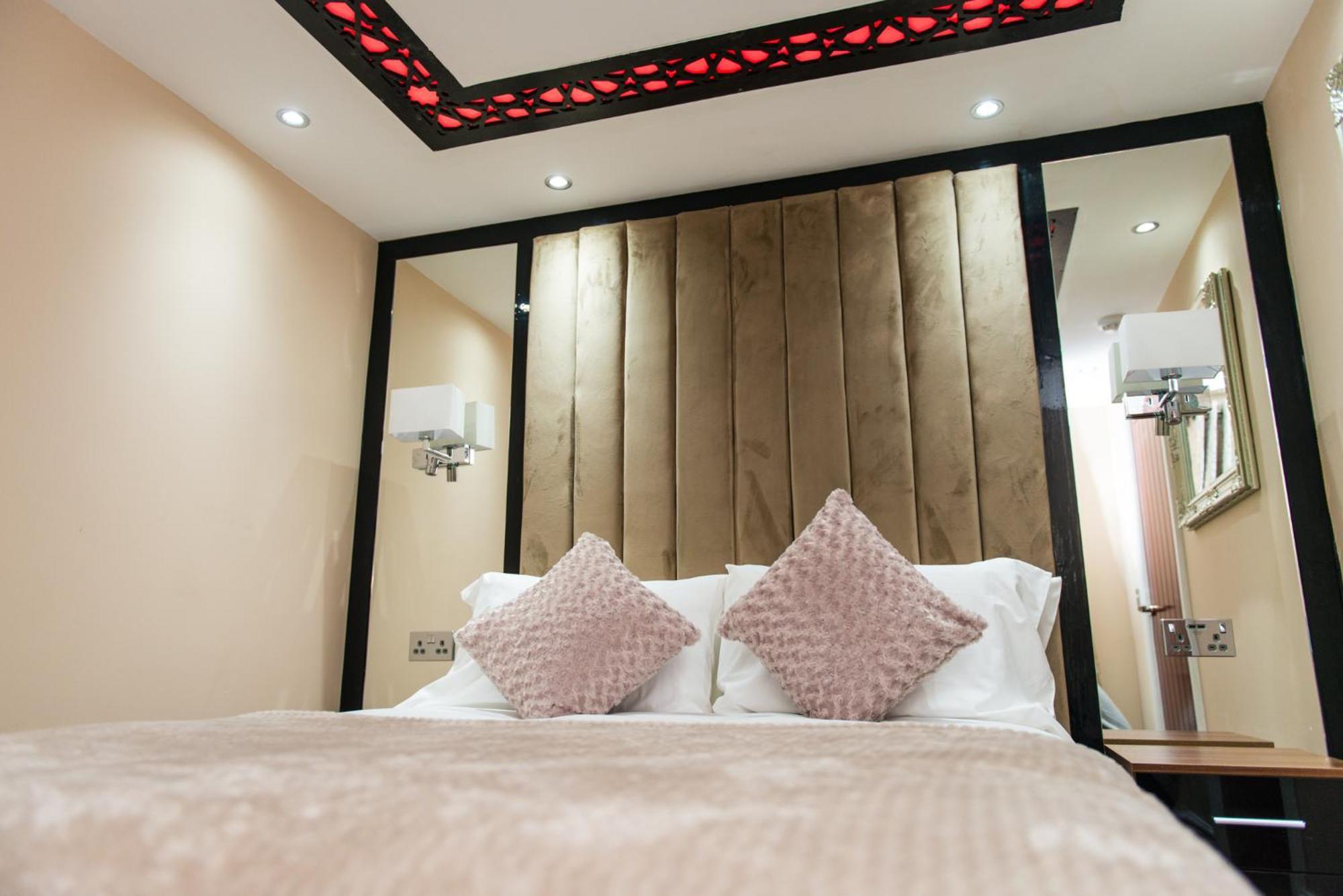Aphrodite Suites Huddersfield Habitación foto